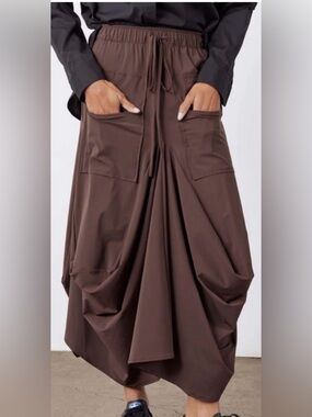 Ruti Go To Brown Midi Skirt with Pockets. Small